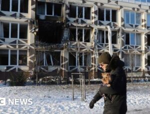 Macron hosts Ukraine and allies to try to cement security guarantees