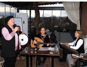 Notalardan gönüllere uzanan “Saygınlar” korosu