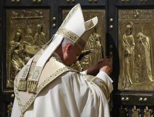 Pope Leo XIV closes the Holy Door at St Peter’s to end Jubilee year