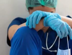 Sağlık Çalışanları Yapısal Sorunlar Nedeniyle Tükenmişlik Yaşıyor