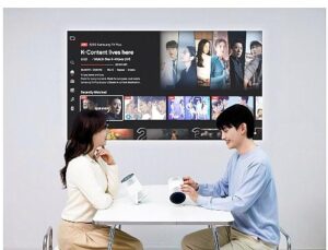 Samsung CES 2026’da daha akıllı yapay zekâ özelliklerle donatılan taşınabilir The Freestyle+ projektörü tanıttı