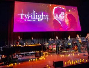 Sinemanın Efsaneleri Canlı Senfoni Orkestrası Eşliğinde Sahnede 