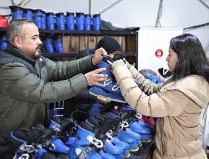 Sömestir Cümbüşünün Adresi Ahmet Çalık Buz Pateni Pisti Oldu