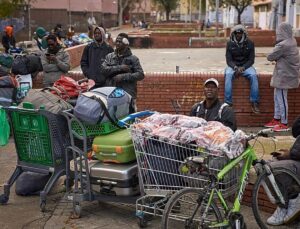 Spain approves plan to grant legal status to thousands of migrants lacking right to stay