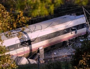 Spain begins three days of national mourning after train crash as death toll rises to 40