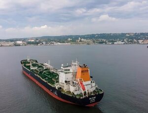 Tanker with Russian oil products loses steering off Spanish coast