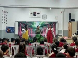 Taşınabilir çocuk tiyatrosu Portatif Sahne, çocuklarla buluşmaya başladı