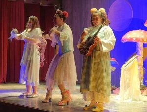 Tiyatro Şenliğine 3 Süper Oyunla Süper Final