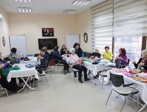 Uygunluk örüyor, çocukların yüreklerini ısıtıyorlar