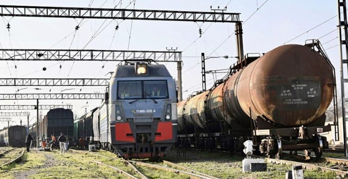 Azerbaijan ships Russian grain to Armenia as part of peace agenda