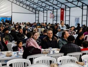 Bergama’da Yıllar Sonra Bir Birinci: Cumhuriyet Meydanı’nda Ramazan Boyunca İftar Sofrası