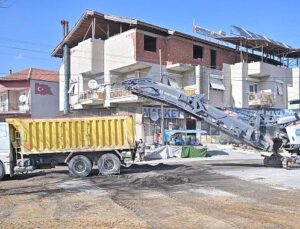 Büyükşehir’den Kula’da Ulaşım Konforu için 8 Bin Tonluk Asfalt Çalışması