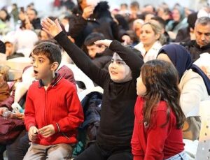 Büyükşehir’in İzmit’teki kardeşlik sofrası dolup taşıyor