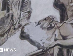 Church fresco resembling Italian PM has face scrubbed out
