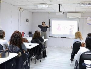 Didim Belediyesi Ergenlik ve Birinci Gençlikte Bayan Sıhhati Eğitimi düzenlendi