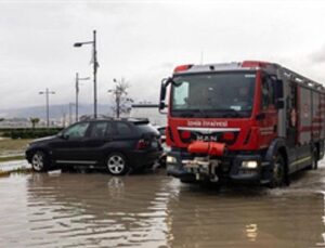 Ege kıyılarında basınç 991 mb’a düştü, deniz 85 santimetre yükseldi