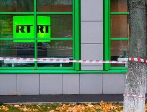 France orders ISPs to block Russian media sites in propaganda crackdown