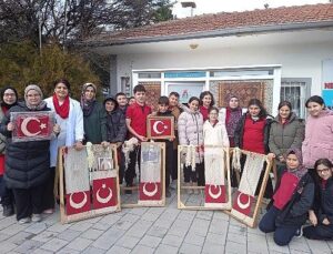 Genç Ellerden Ay Yıldızlı Bayrağa “Türk Düğümü” Dokunuşu