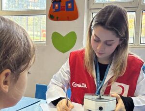 Hatay Defne’de Çocuklara Göz Sağlığı Taraması