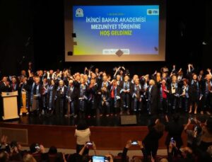  İkinci Bahar Akademisi İlk Mezunlarını Verdi