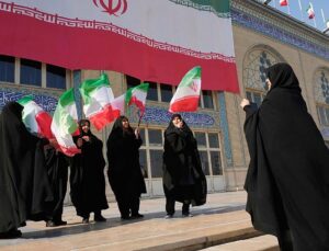 Iranian students renew anti-government protests in Tehran amid a US military buildup