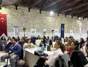 İzmir’de gençler kent idaresine direkt katılıyor