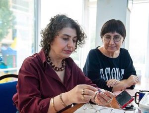 Karşıyaka’nın mahalle merkezlerinde eğitim ve üretim seferberliği