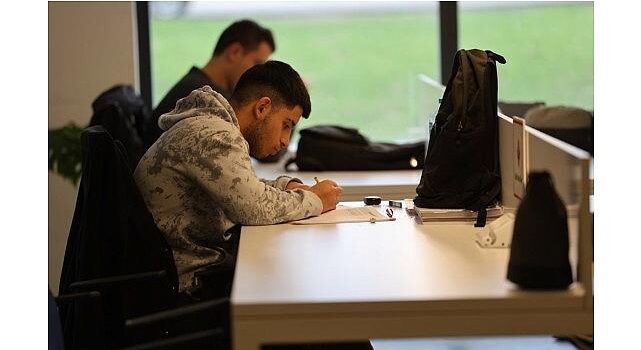Kartepe Kent Kütüphanesi Yarıyıl Tatilinde Gençlerin Akınına Uğradı