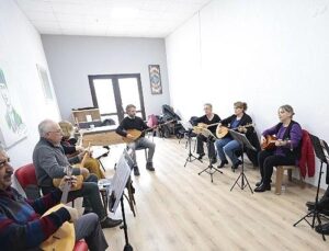 Konak’ta fiyatsız bağlama kursuna ağır ilgi