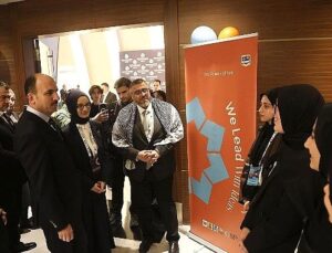 Lider Altay “Uluslararası Şehirler ve Hükümetler Birliği Konferansı”nda Lise Öğrencileriyle Buluştu