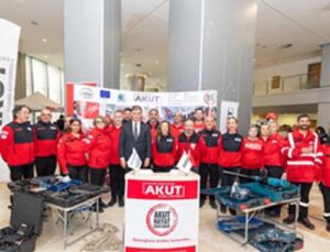 Lider Tugay: Birden fazla yangın uçağı kiralamaya hazırız