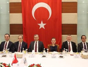 Lider Vekili Özdemir iş dünyası ile iftarda bir ortaya geldi