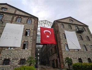 Meslek Fabrikası’na Ata’nın imzaladığı dokümanın görselleri asıldı