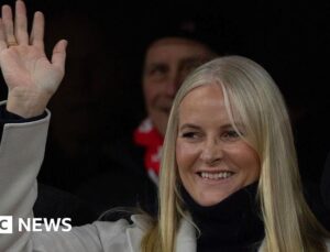 Norway’s crown princess apologises after pressure over Epstein friendship