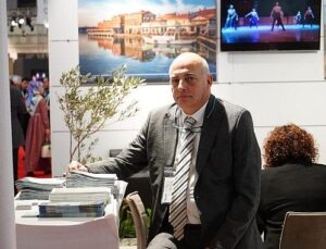 Özgültekin; Ayvalık, “Gel” Diye Çağırmıyor; “Hazırsan Buradayım” Diyor…