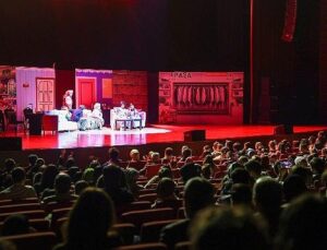 Paldır Güldür Gösteri 8 seyirciyle buluştu