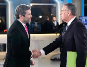 Portugal chooses between moderate and a populist candidates in presidential election runoff