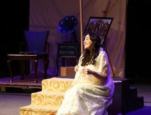 Retro Tiyatro Topluluğu “Huzur Apartmanı” Oyunu İle Tiyatro Sahnesine Damga Vurdu