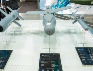 ROKETSAN, iş ortaklarıyla birlikte Suudi Arabistan’daki WDS Fuarına Çıkarma Yapıyor