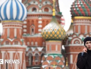 Russia moves to block WhatsApp in messaging app crackdown