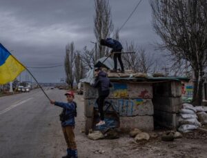 Russian troops forced me to clean torture cells, Ukrainian former teen prisoner tells Euronews