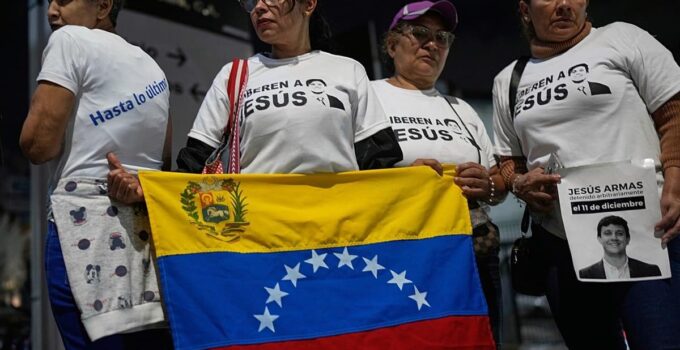 The US reopens its mission in Caracas after 7 years of diplomatic rupture with Venezuela.