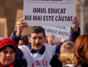 Thousands of Romanian teachers protest against government-planned austerity measures