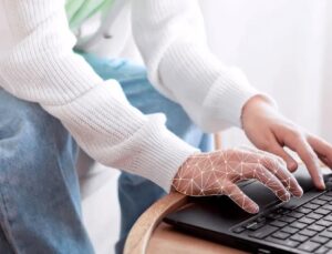 Yapay Zeka Çağında Liderliği İnsan Muhakemesi ve Eleştirel Düşünme Belirleyecek