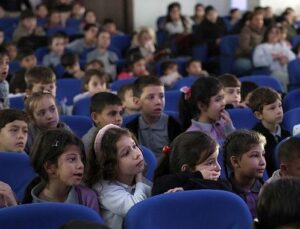 Yenipazar’da Çocuklar Lider Çerçioğlu’nun Çalışmaları ile Tiyatroyla Buluştu