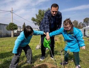 Bornova’nın en özel fidanları toprakla buluştu