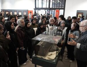 Buram buram tarih kokan standa büyük ilgi; “Çanakkale ruhu” İzmit’te yaşatılıyor
