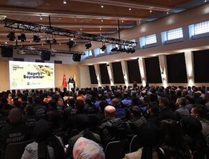 Büyükşehir Çalışanlarıyla Bayramlaşan Lider Altay: “Biz Büyük ve Güçlü Bir Aileyiz”
