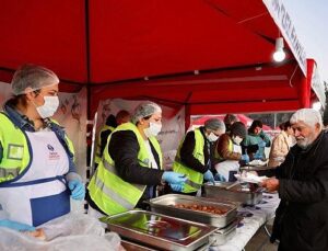 Didim Belediyesi, Didimlileri Cumhuriyet Kent Meydanı’nda Kurulan İftar Sofrasında Buluşturdu