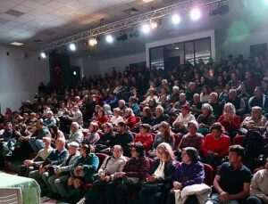 Didim’de ‘Kadın Bayana Özgürlük’ Oyunu Ağır İlgi Gördü